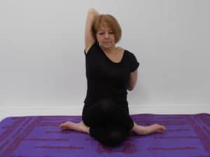 Posture de yoga avec Florence professeur de yoga